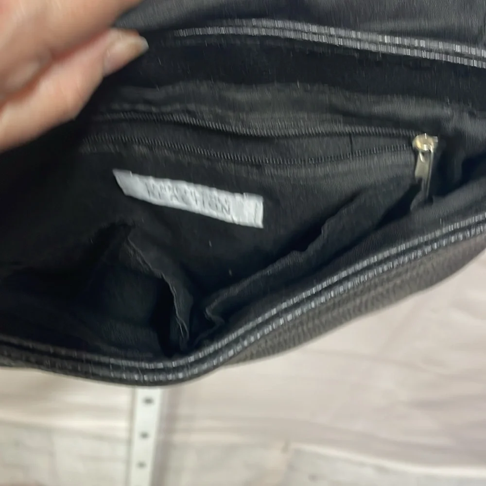 Kenneth Cole Reaction black crossbody handbag purse - Picture 3 of 5